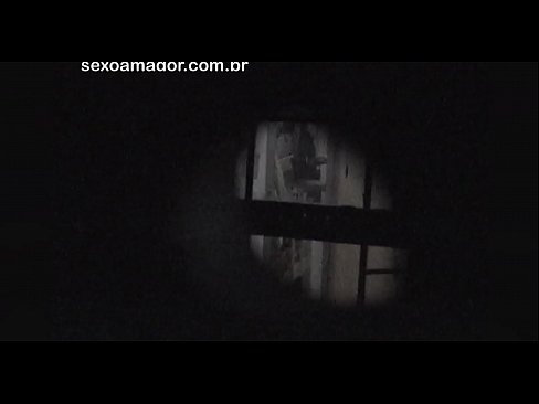 ❤️ Si Blondie ay lihim na nakunan ng video ng isang voyeur ng kapitbahayan na nakatago sa likod ng mga guwang na brick Porno sa tl.hdpornpics.ru ❌